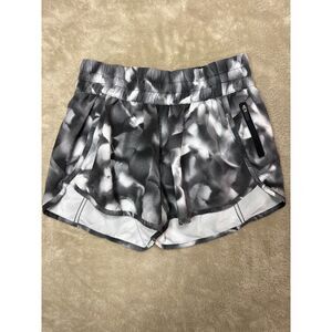 Lululemon Seek The Heat II Shorts Alpine White Black Womens 6